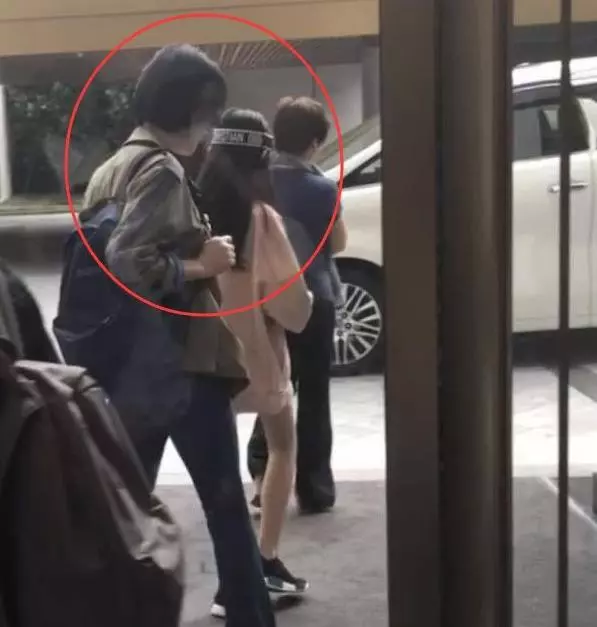 才12歲!血拚2小時45萬 王菲女兒炫富床照被酸「白富美的日常」