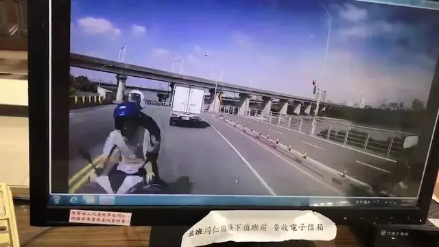 無照屁孩雙載「不會騎又外拋」!正撞倒楣貨車司機嚇飛魂… 網:一人8分一人7分