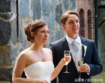 離婚兩年,女子感冒了,兒子給前夫打電話,聽到傳來的聲音她淚目