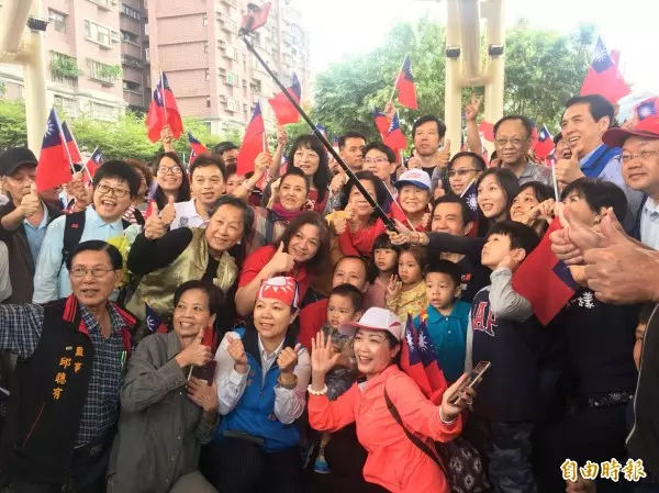 馬英九出席桃園龜山升旗典禮 痛批「台灣走向不自由的民主」