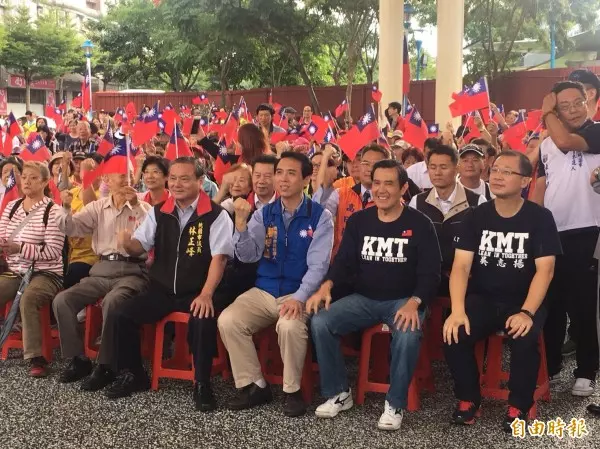 馬英九出席桃園龜山升旗典禮 痛批「台灣走向不自由的民主」