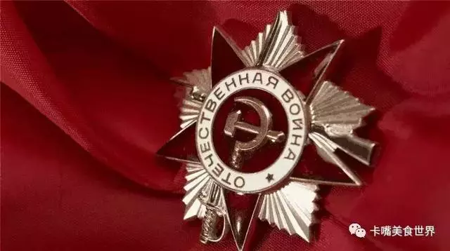 曾放話3天拿下中國,隨後被鄰國開著中國坦克攻陷,連換三任總統!
