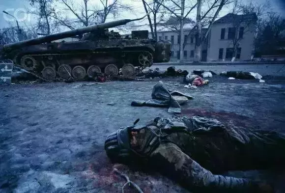 美軍大兵壓境!俄強硬授權過線就開火,敢於亮劍,英雄情節成軍魂