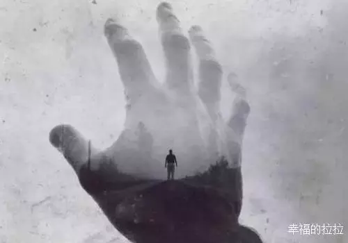 一個人吃飯,一個人睡覺,一個人努力