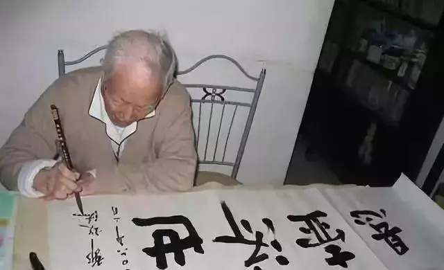 102歲國醫大師鄧鐵濤一天的作息表!這些養生秘密在其中