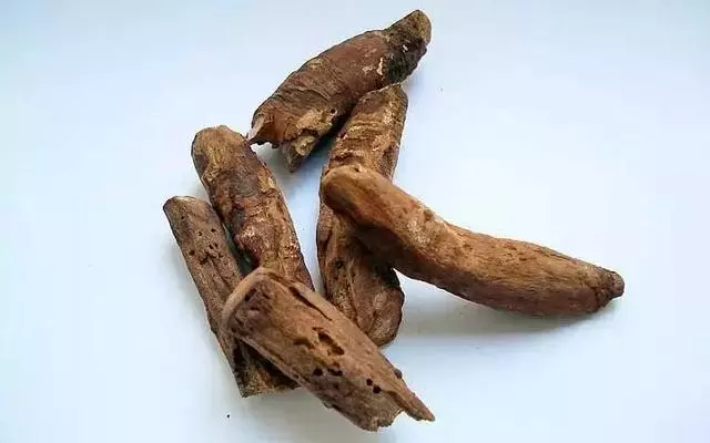 耳後一個窩,每天堅持按10秒,降糖調氣血,有效預防併發症!