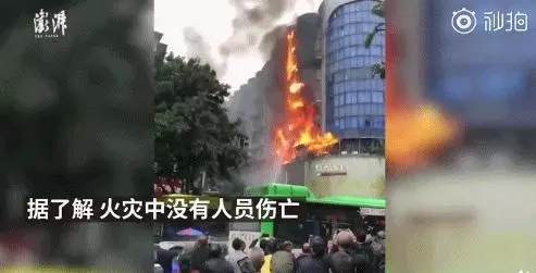 一男子欲輕生,在家中縱火點燃家具,導致整棟居民樓被引燃燒了7層
