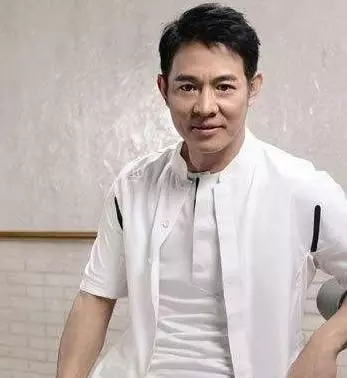 計春華去世,李連杰只給了20萬,而他去世李連杰豪送500萬!