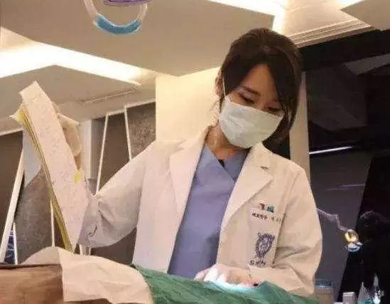 逆天的50歲韓國大媽,和女兒合影卻被誤以為是妹妹