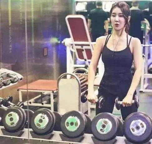 逆天的50歲韓國大媽,和女兒合影卻被誤以為是妹妹