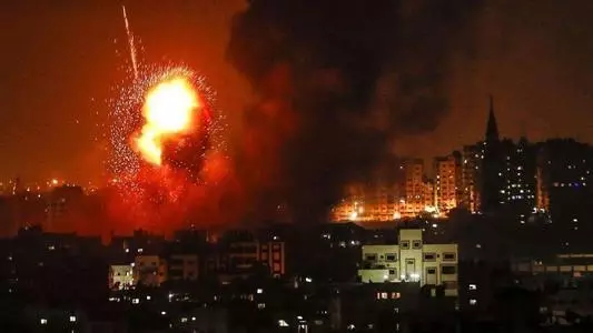 俄敘聯軍遭飛彈襲擊,立即動用重武器洗地:美軍顧問團一個沒逃掉
