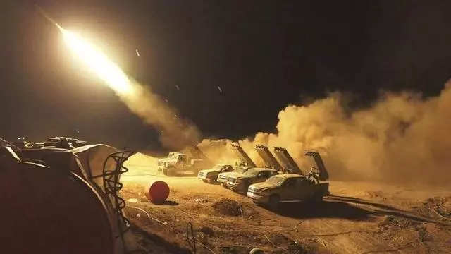 俄敘聯軍遭飛彈襲擊,立即動用重武器洗地:美軍顧問團一個沒逃掉