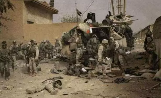俄敘聯軍遭飛彈襲擊,立即動用重武器洗地:美軍顧問團一個沒逃掉