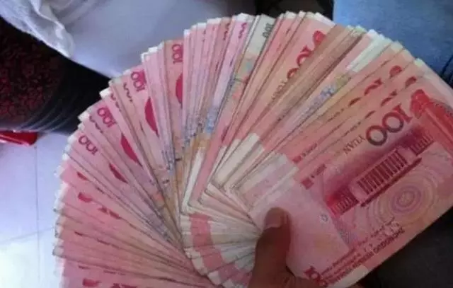 落難向同學借錢,四人只有一人肯借,八年後他讓那人有了百萬身家