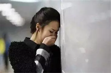 連生2個女兒婆婆給我30000,女兒治病我去取錢,一查餘額傻了眼