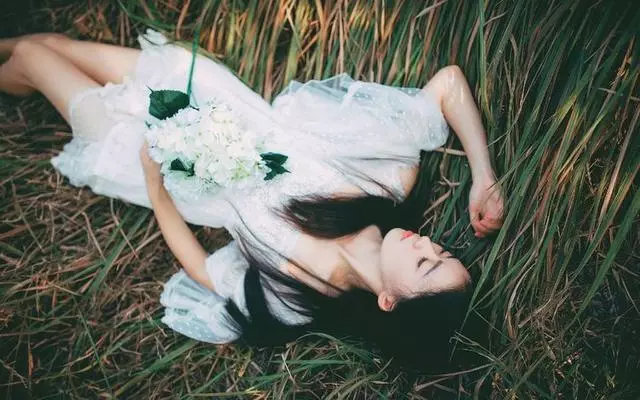 媳婦每月給她媽2000,給我媽500,我媽來理論,我氣的把我媽趕走