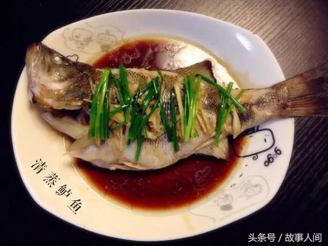 懷孕8個月,買了條鱸魚被全家人責備,我氣得扔出了一個包……