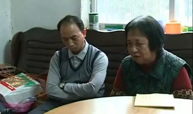 母親重病,兒子表示打死也不會回家看她,說沒有這樣的媽