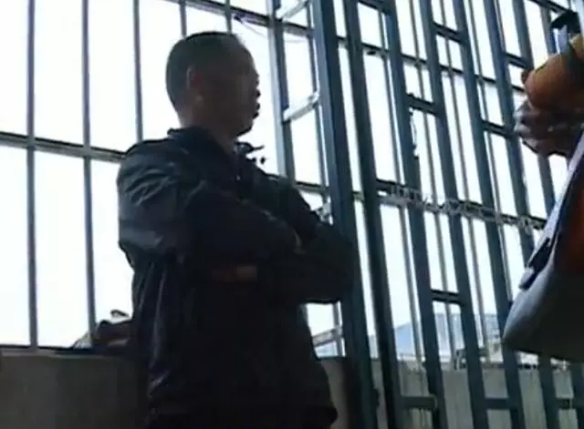 母親重病,兒子表示打死也不會回家看她,說沒有這樣的媽