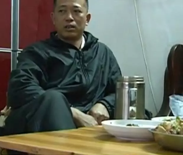 母親重病,兒子表示打死也不會回家看她,說沒有這樣的媽