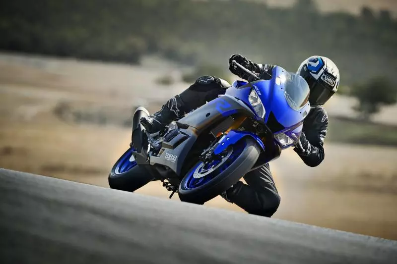 倒叉、下置分離把搭載,2019 YAMAHA YZF-R3泰國發表