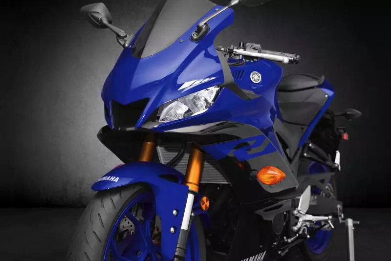 倒叉、下置分離把搭載,2019 YAMAHA YZF-R3泰國發表