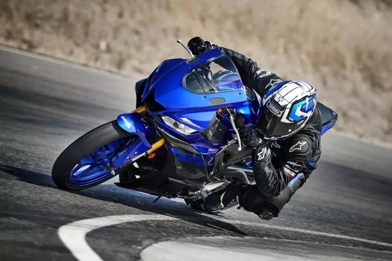 倒叉、下置分離把搭載,2019 YAMAHA YZF-R3泰國發表