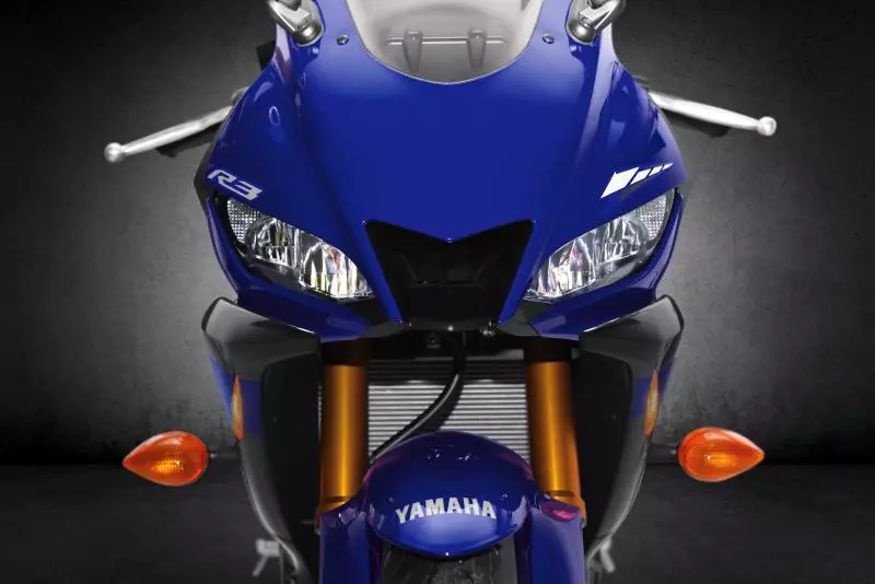倒叉、下置分離把搭載,2019 YAMAHA YZF-R3泰國發表