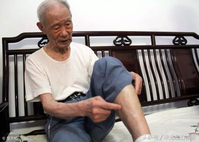 小姑子的孩子滿月,公公非讓跟俺姓,偶然翻開戶口本,俺生不如死