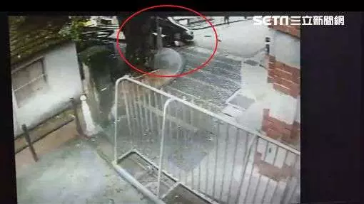 宜蘭縣頭城火車站打錯檔爆衝害騎士慘死 恐怖影片曝光