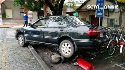 宜蘭縣頭城火車站打錯檔爆衝害騎士慘死 恐怖影片曝光