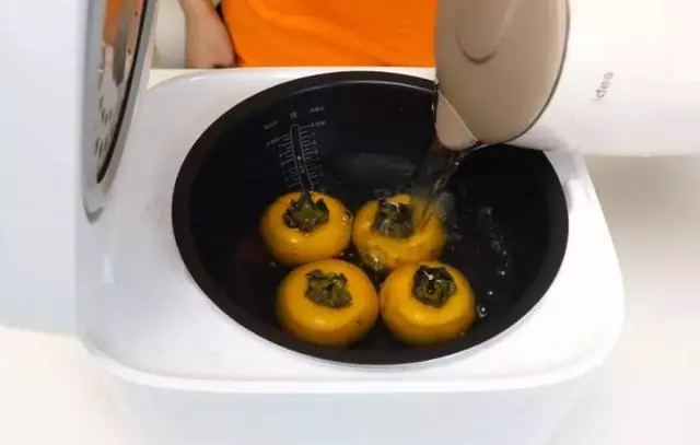 現在才知道，插根牙籤在柿子上簡直不要厲害了，學起來受用無窮