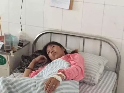 前妻生病我給3萬,回家看到老婆留的八字紙條,我慌忙發朋友圈