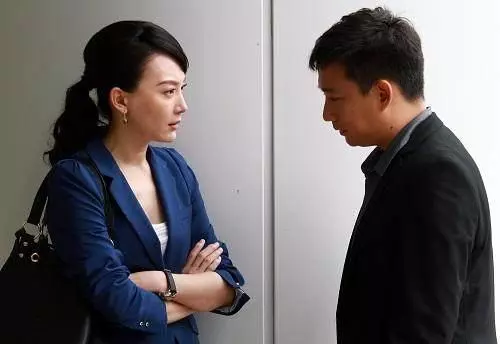前妻生病我給3萬,回家看到老婆留的八字紙條,我慌忙發朋友圈
