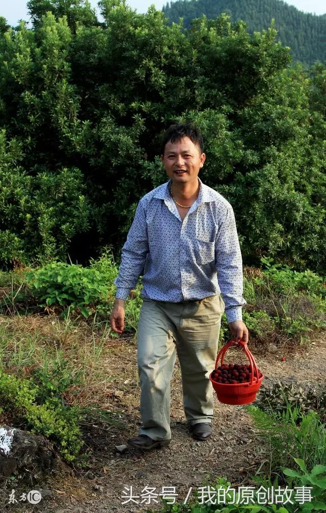 他一夜暴富後,逼著老婆離了婚,幾天後他卻跪在了大門前