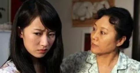 小姑子來做生意,婆婆讓我們搬出去住,我說:搬可以,只能離婚了