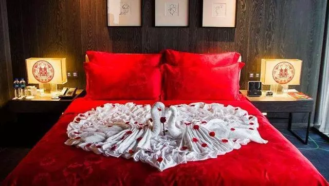小姑子來做生意,婆婆讓我們搬出去住,我說:搬可以,只能離婚了