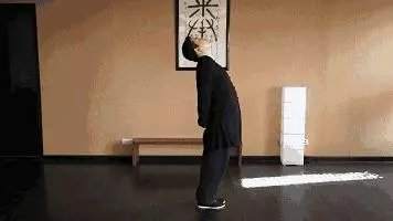 抻筋一寸,健康十年!每晚花上10分鐘,3招通經拔病根!
