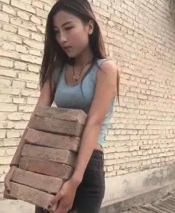 富人和窮人真的不一樣,一個能吃奮鬥的苦,一個能吃生活的苦