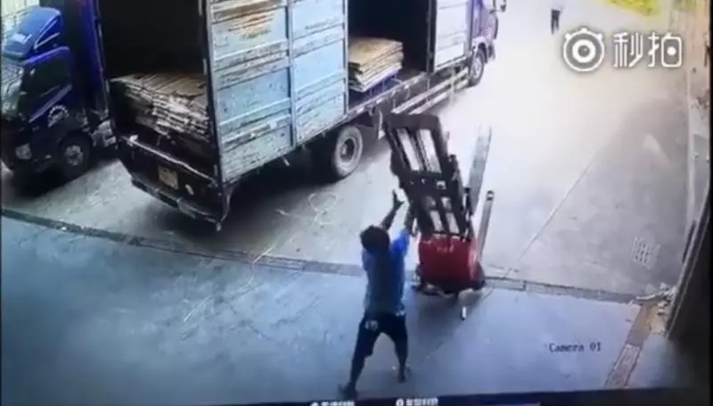 【恐怖爆頭片】工人少做這一步 被堆高機砸扁噴血慘死