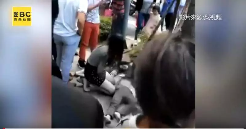 【恐怖爆頭片】工人少做這一步 被堆高機砸扁噴血慘死