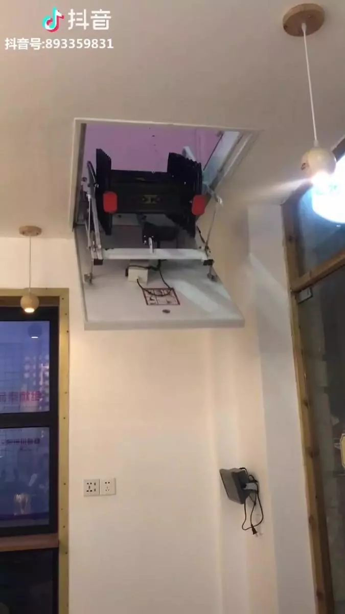 皇上駕到~「VIP秘密通道」從天而降 主子一步步霸氣登場:朕來了