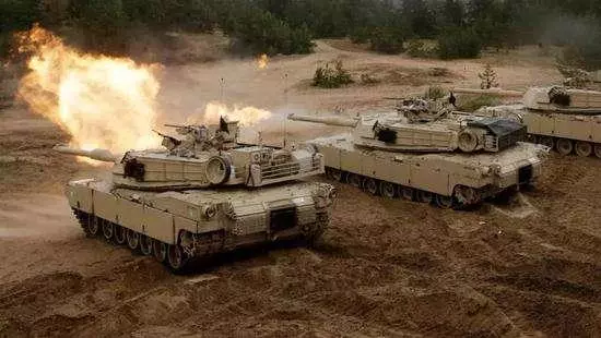 西方數萬大軍進逼,俄:轟炸機已準備好,雙方擺開決戰架勢