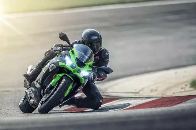 川崎ZX-6R最新2019改款,使用全新家族式外觀
