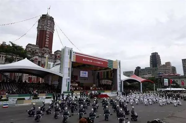 沒假了!國慶日後到年底只能休24天,上班族苦澀:「還我7天假啊!」