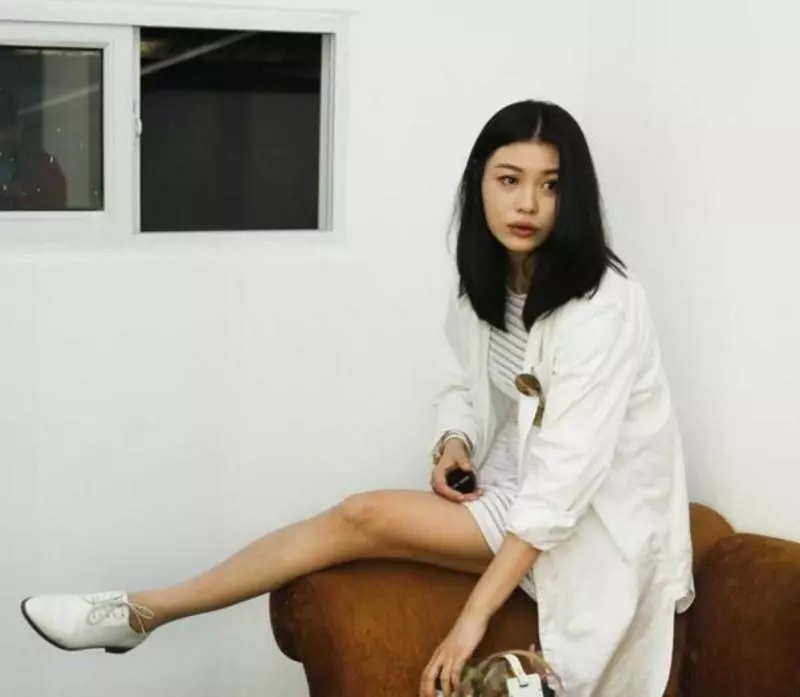 章子怡大女兒小蘋果近照曝光!紫色頭髮配大濃妝,變化太大不敢認