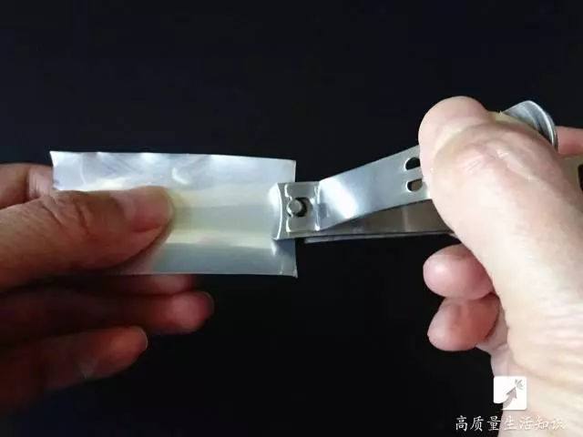 指甲原來得這樣剪,以前都用錯方法了!