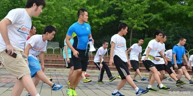 「自殘式運動」毀了多少人的膝蓋,你還敢這樣跑嗎?