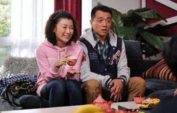 哥嫂來城裡工作住我家,半年後我將哥嫂趕走,手機一亮我心灰意冷