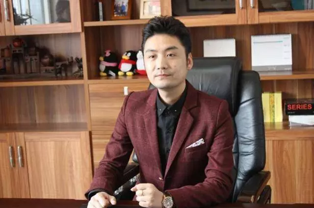 老人拾荒養大男棄嬰,生母攜二十萬來認回,兒子的話讓她無地自容